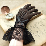 Gants en dentelle gothique