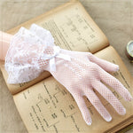 Gants en dentelle gothique