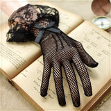 Gants en dentelle gothique