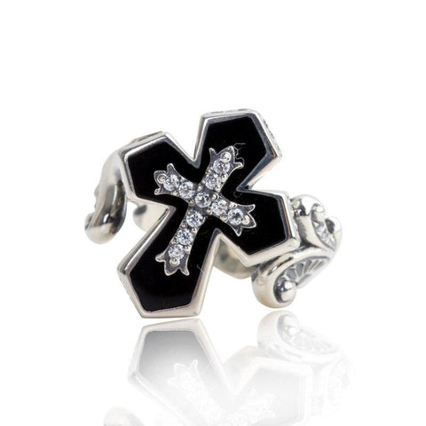 Bague avec croix en argent gothique