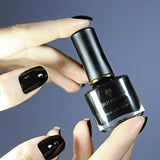 Vernis noir gothique